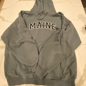 Brandy Melville Maine sweatshirt color olive green one size